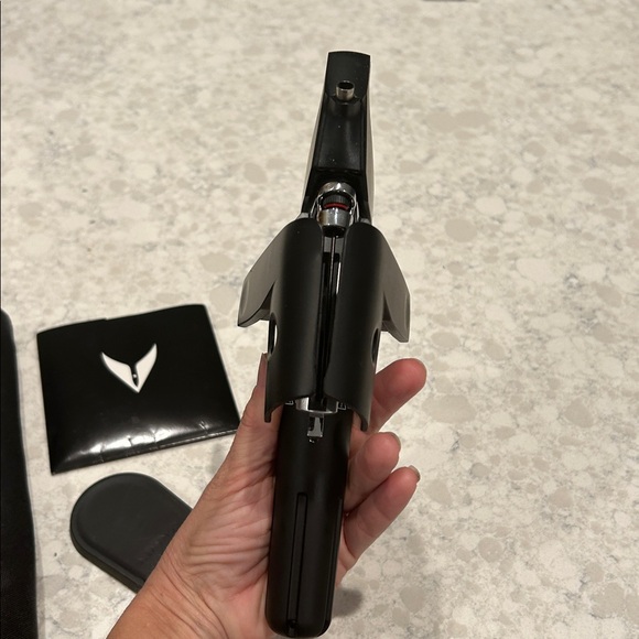 CORAVIN Williams-Sonoma Wine Aerator System - Picture 6 of 10